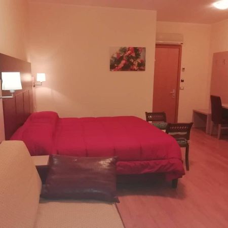 Hotel Miami Civitella Del Tronto Zewnętrze zdjęcie
