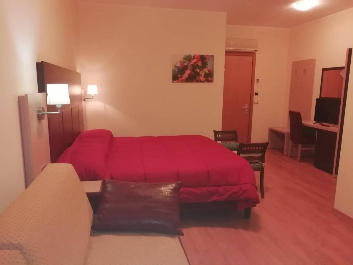 Hotel Miami Civitella Del Tronto Zewnętrze zdjęcie