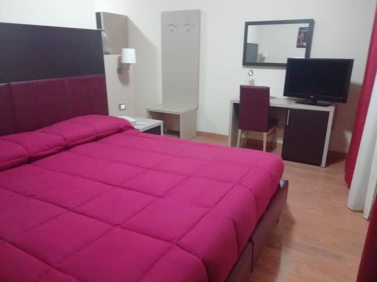 Hotel Miami Civitella Del Tronto Zewnętrze zdjęcie